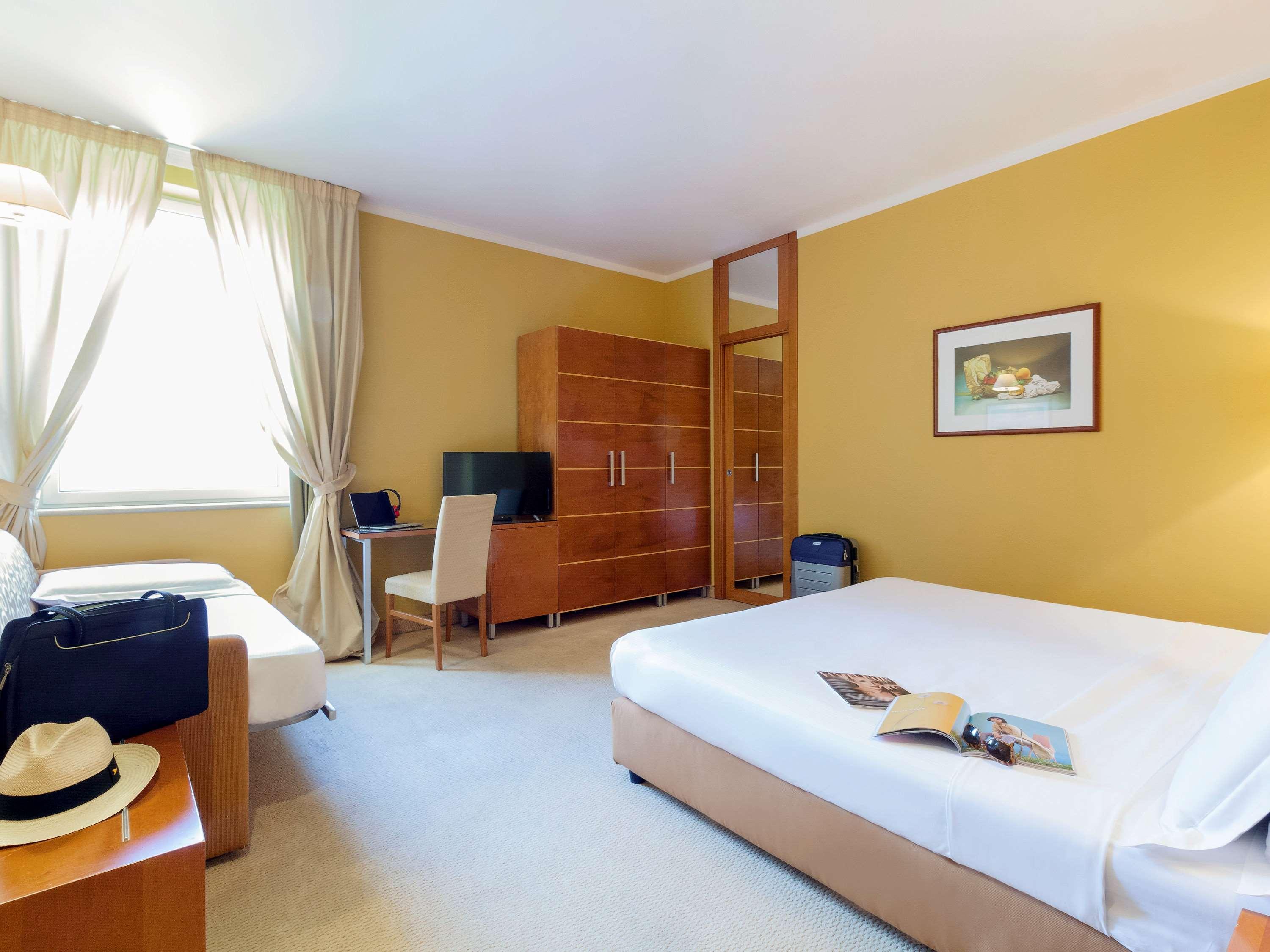 Hotel Ibis Styles Bari Giovinazzo Esterno foto