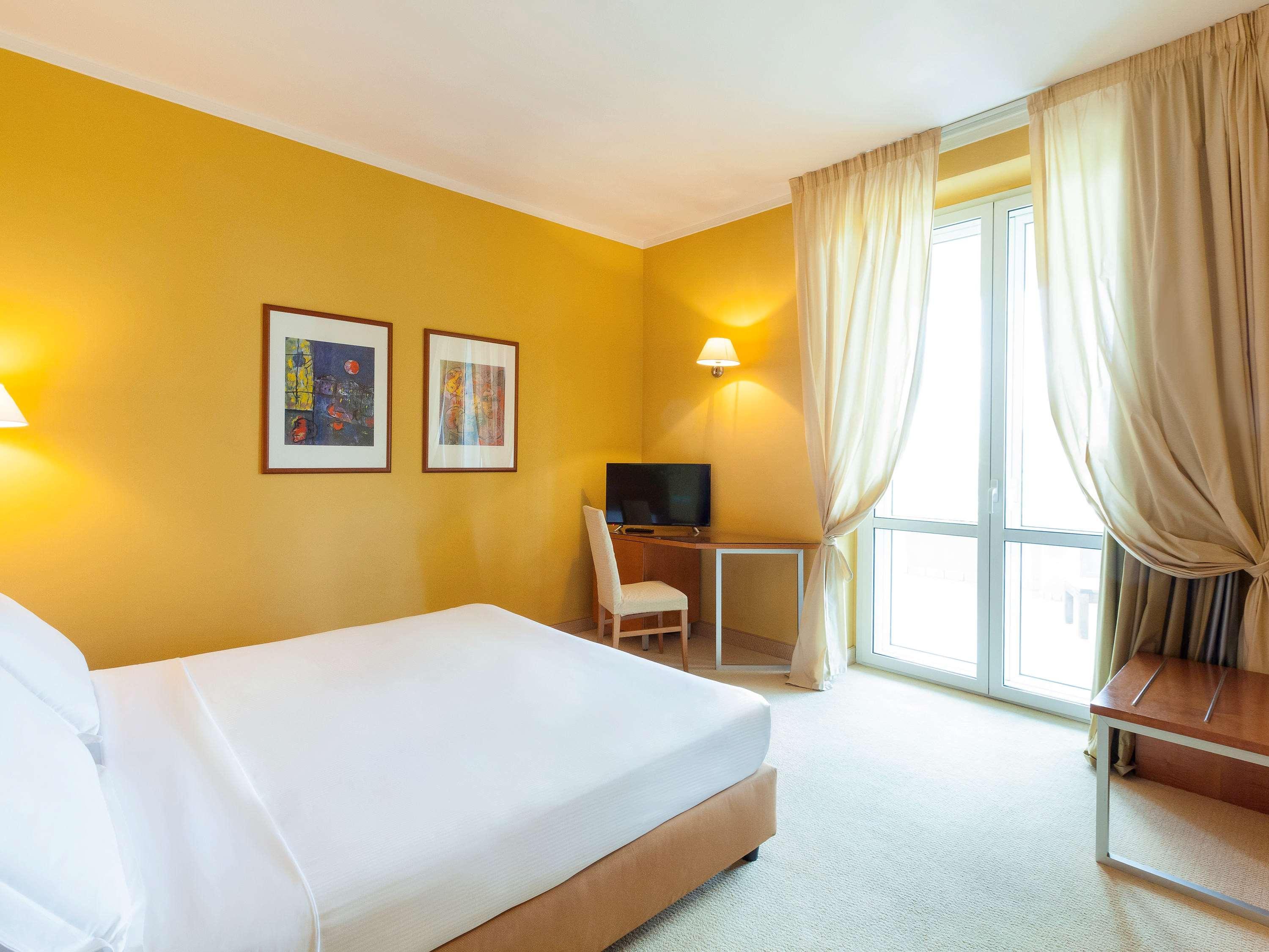 Hotel Ibis Styles Bari Giovinazzo Esterno foto
