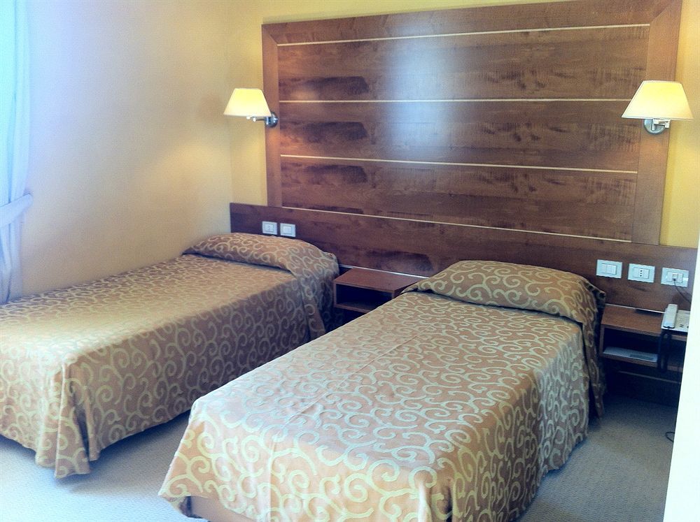 Hotel Ibis Styles Bari Giovinazzo Esterno foto