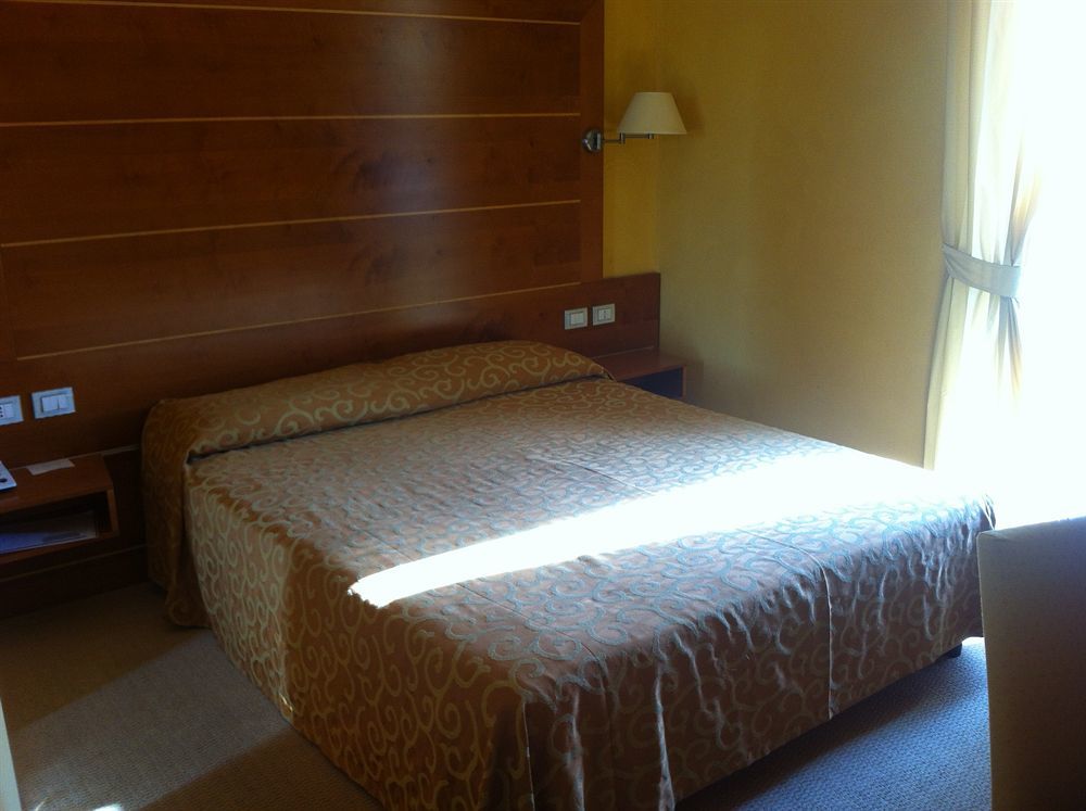Hotel Ibis Styles Bari Giovinazzo Esterno foto