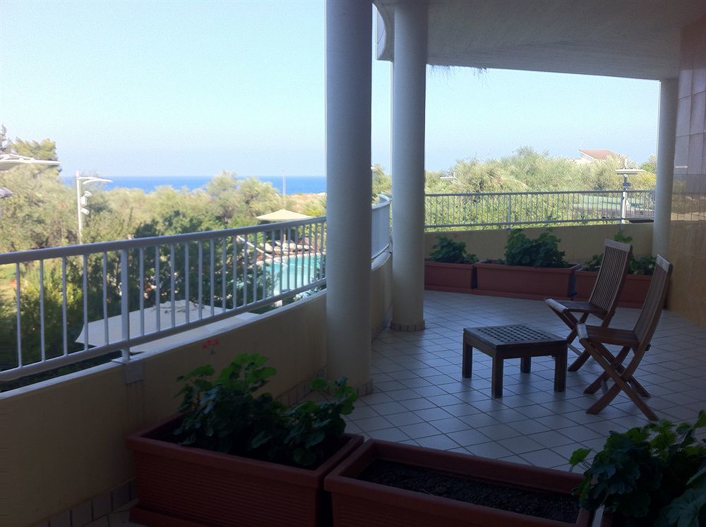 Hotel Ibis Styles Bari Giovinazzo Esterno foto