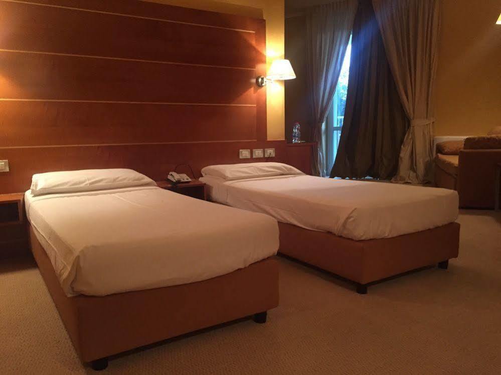 Hotel Ibis Styles Bari Giovinazzo Esterno foto